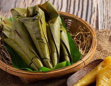 teknik-membungkus-dengan-daun-pisang