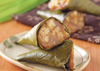 teknik membungkus dengan daun pisang detail 2